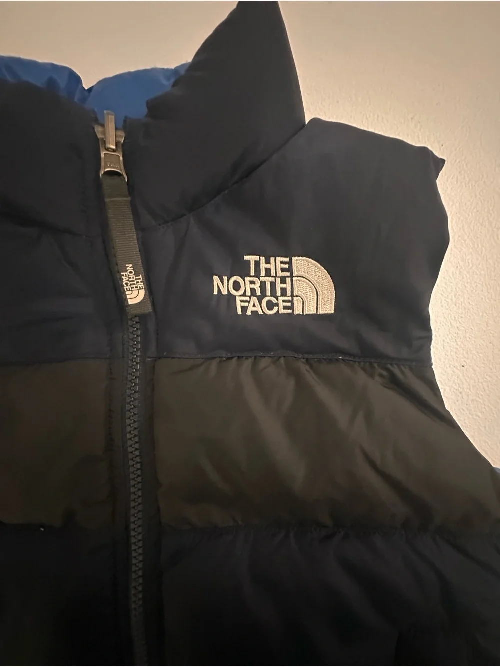 The North Face Kids Navy & Black 550 Down Puffer Vest